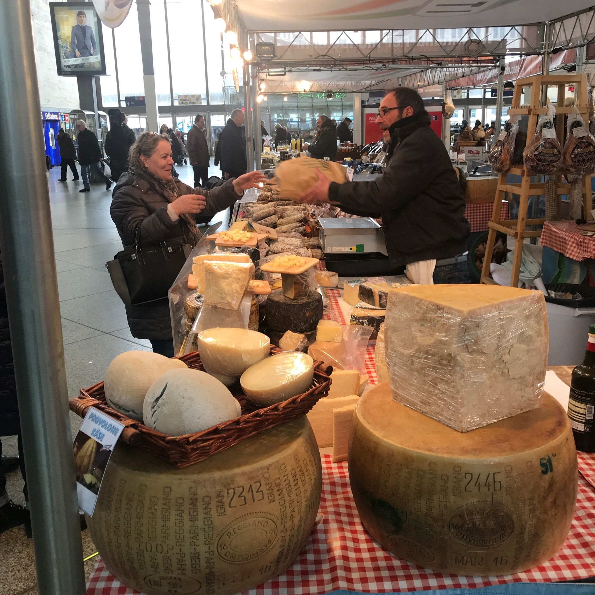 Cheese at München train station 