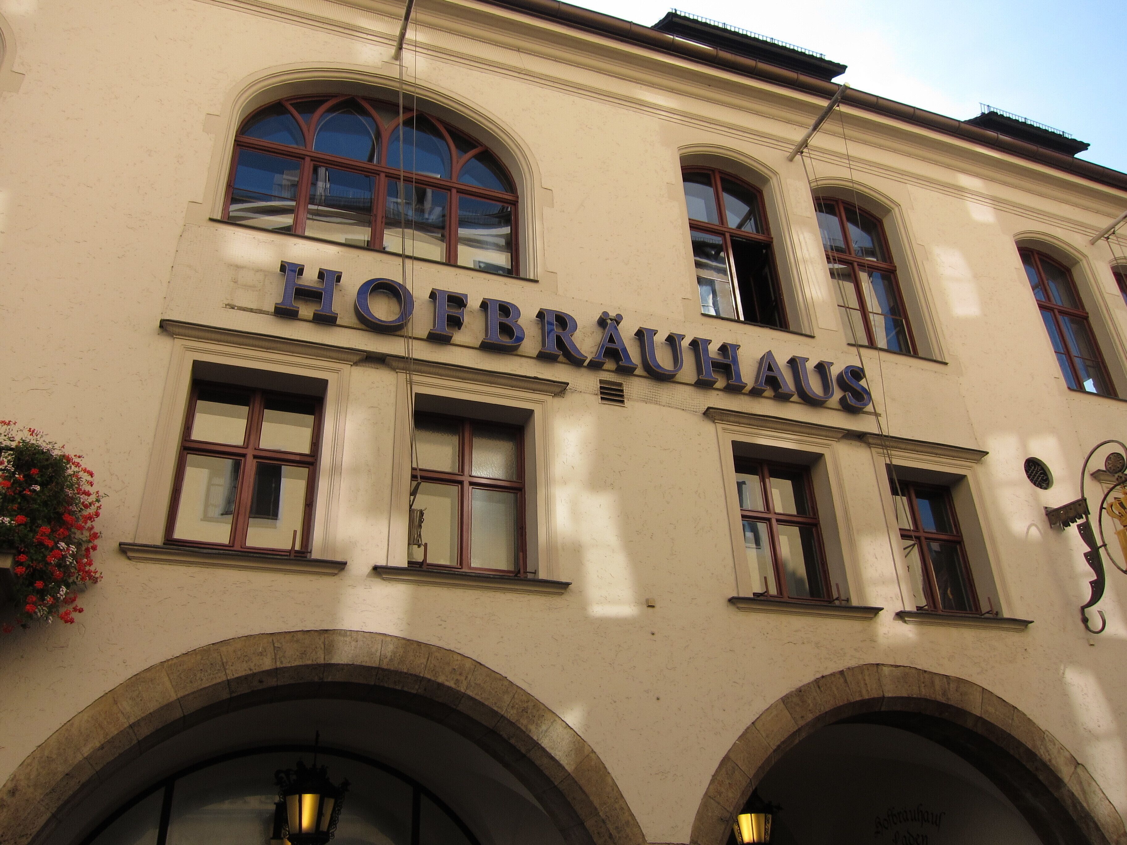 Every day is Wiesn (Oktoberfest) at Hofbräuhaus!!
https://www.hofbraeuhaus.de/en/welcome.html