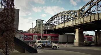 A view of the Hackerbrücke from the Bus parking level of the ZOB, 9:25 in the morning.