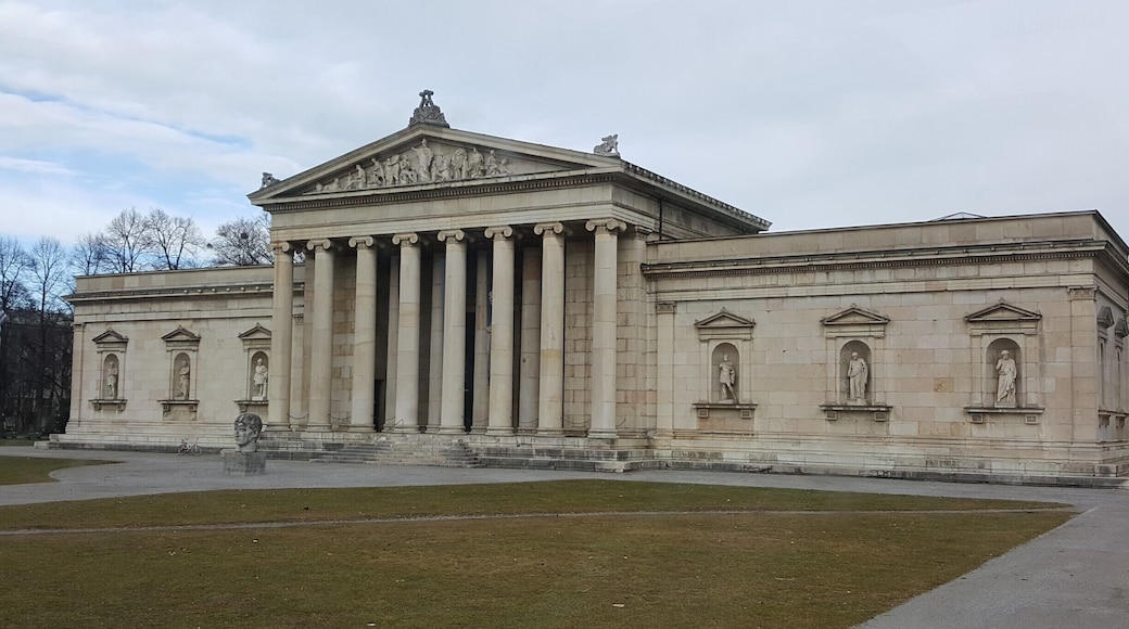 The museum was built to the hold the Greek and Roman sculpture collection of King Ludwig's family.
-2018