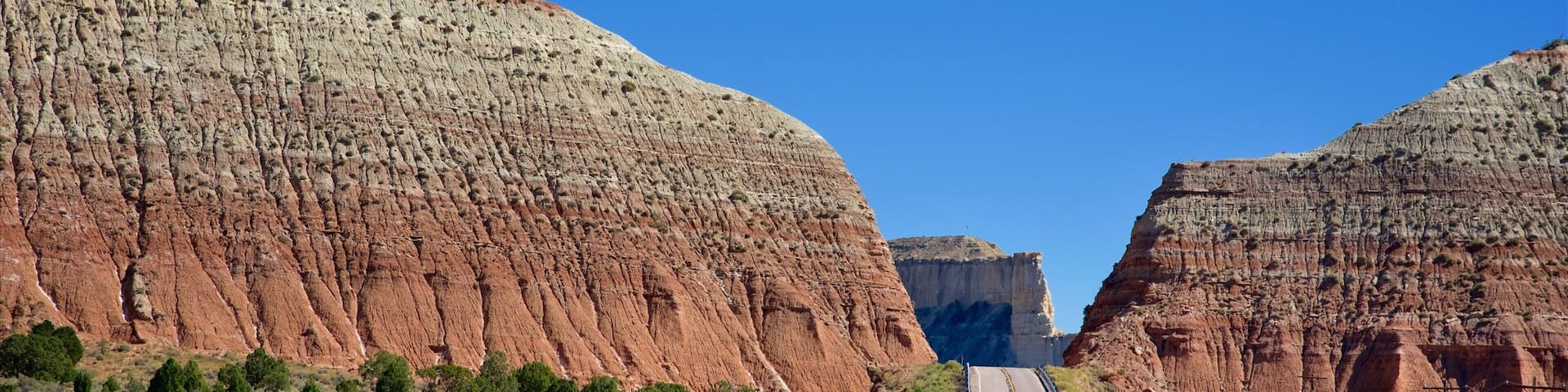 Utah which includes touring, tranquil scenes and mountains