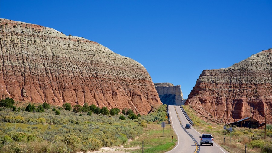 Utah which includes touring, tranquil scenes and mountains