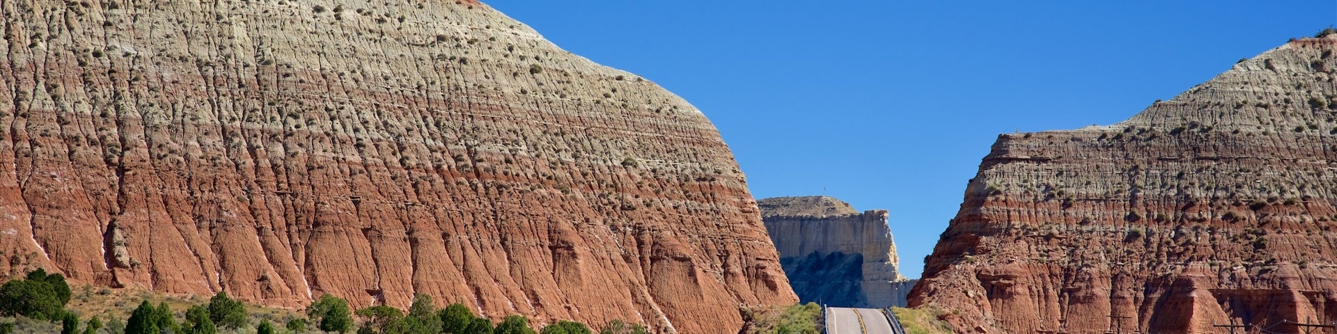 Utah which includes touring, tranquil scenes and mountains