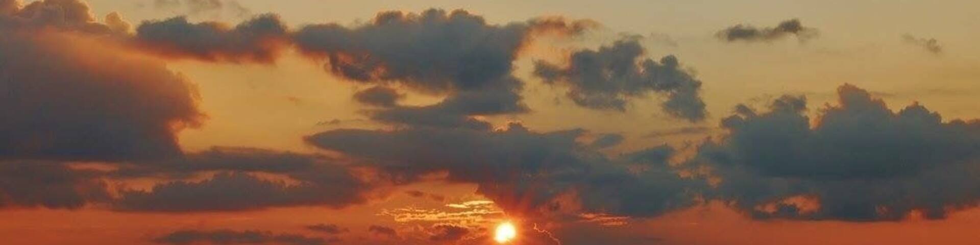 A gorgeous sunset on Labor Day weekend from the new High Knob Scenic Tower near Norton Virginia.
#colorful #sunset #virginia #beautiful #loveva