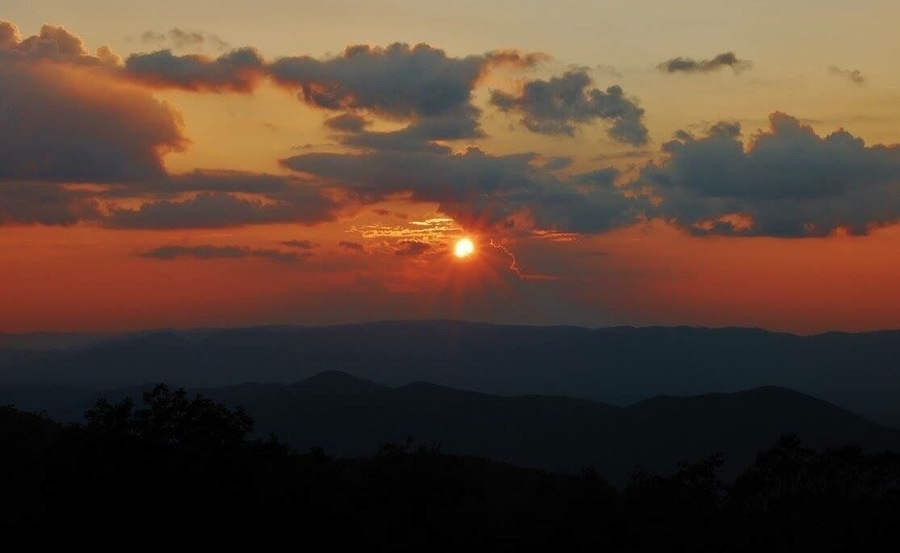 A gorgeous sunset on Labor Day weekend from the new High Knob Scenic Tower near Norton Virginia.
#colorful #sunset #virginia #beautiful #loveva
