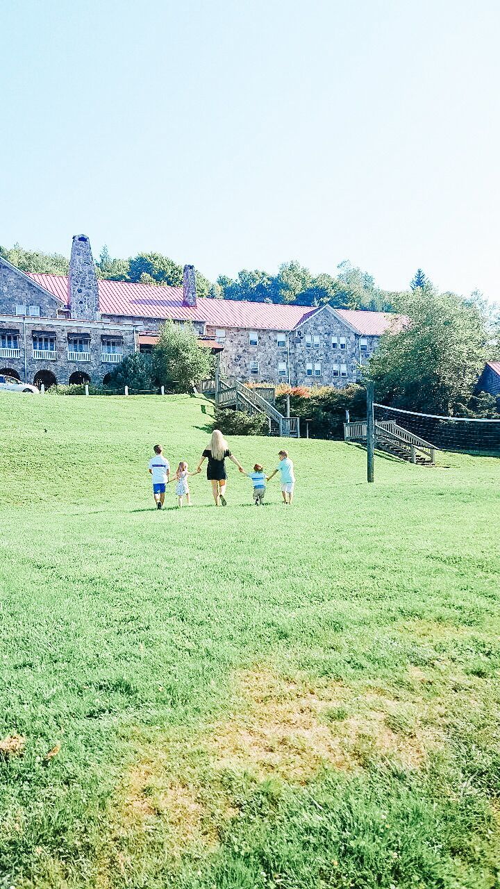 Where the film "Dirty Dancing" was shot! Visit Baby's family cottage | Dine in the Harvest Restaurant | watermelon carrying contests| great outdoor pool for kids | check out their "Dirty Dancing Weekends" #kidsfun #familytravel