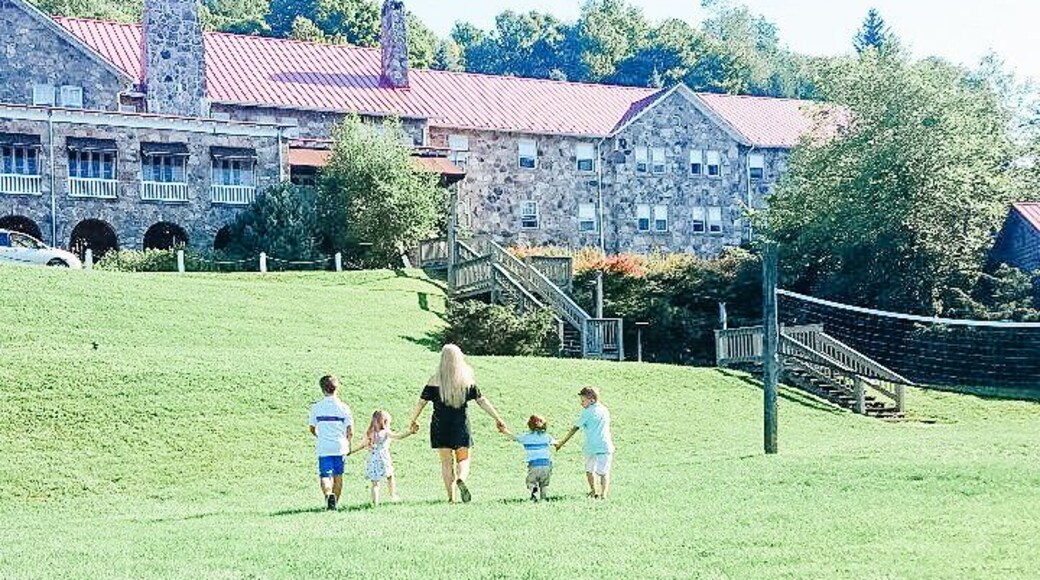 Where the film "Dirty Dancing" was shot! Visit Baby's family cottage | Dine in the Harvest Restaurant | watermelon carrying contests| great outdoor pool for kids | check out their "Dirty Dancing Weekends" #kidsfun #familytravel