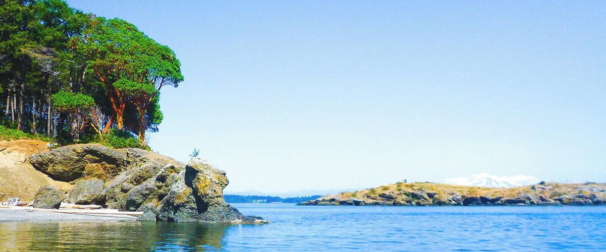 The island is accessible only by private boat. This beautiful Washington State Park, has mooring balls and tons of camping spots.
I imagine this is a great place to drop off some teens for a few days in the summer and collect them days later.
You can catch crab in the area pictured and there's a rope swing nearby along the south beach.
#lifeatexpedia #washingtonstateparks #boatlife