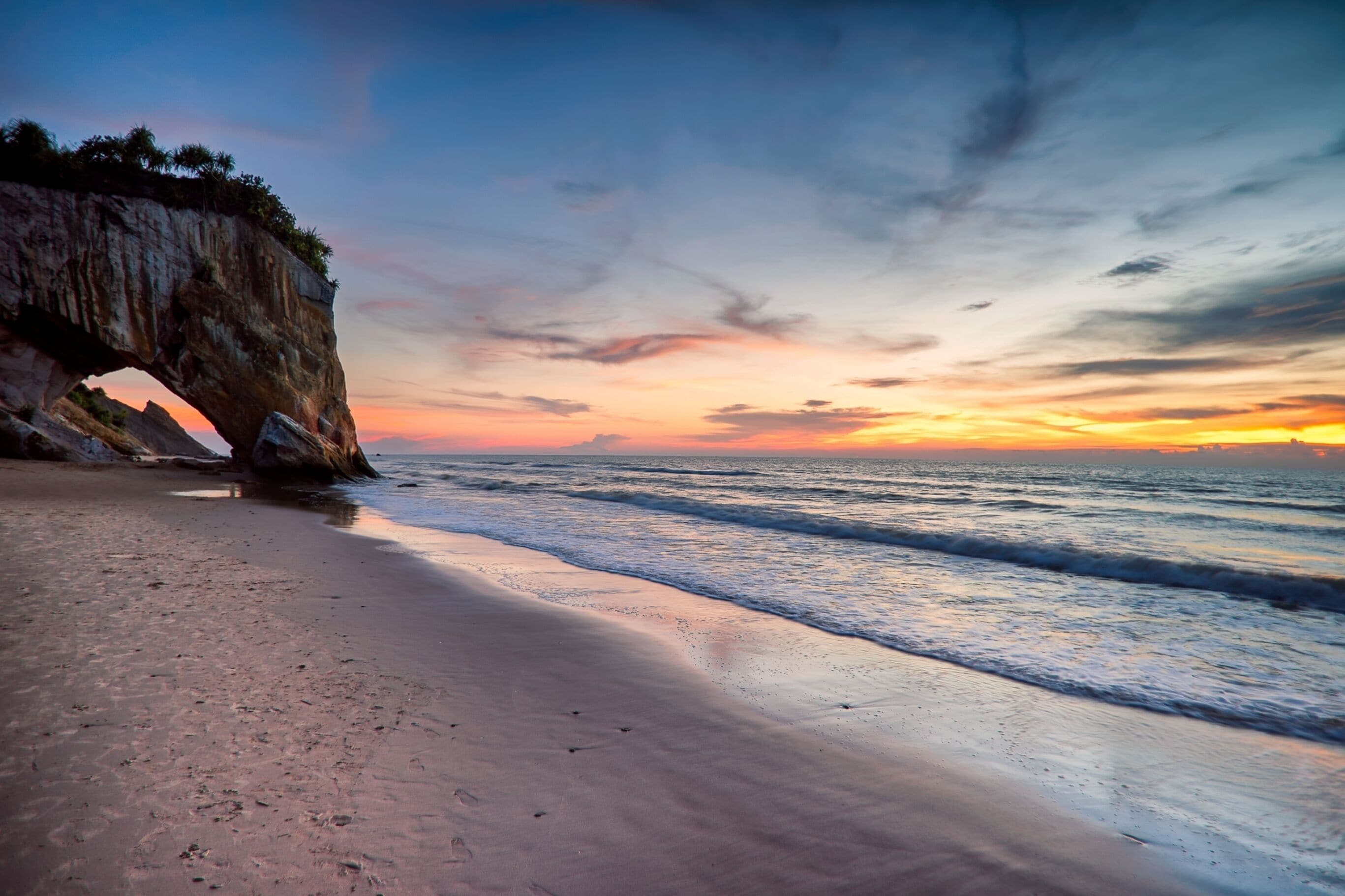 Sunset at Tusan Beach, Miri, Sarawak., Shutterstock ID 665560882, Purchase Order: SP-1985, Order Number: SP-1985 Malaysia Tourism Board_June-December 2019, Client/Licensee: Expedia.com, Other: Sudhir