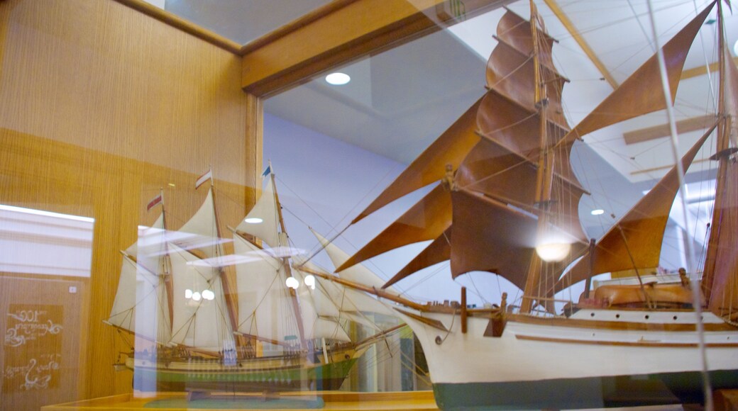 Wisconsin ofreciendo arquitectura moderna, arte y vistas interiores