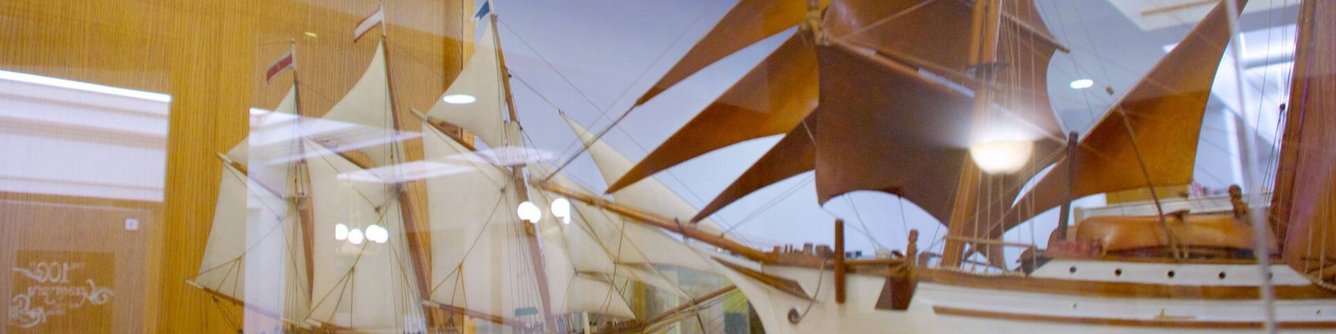 Wisconsin featuring art, outdoor art and modern architecture