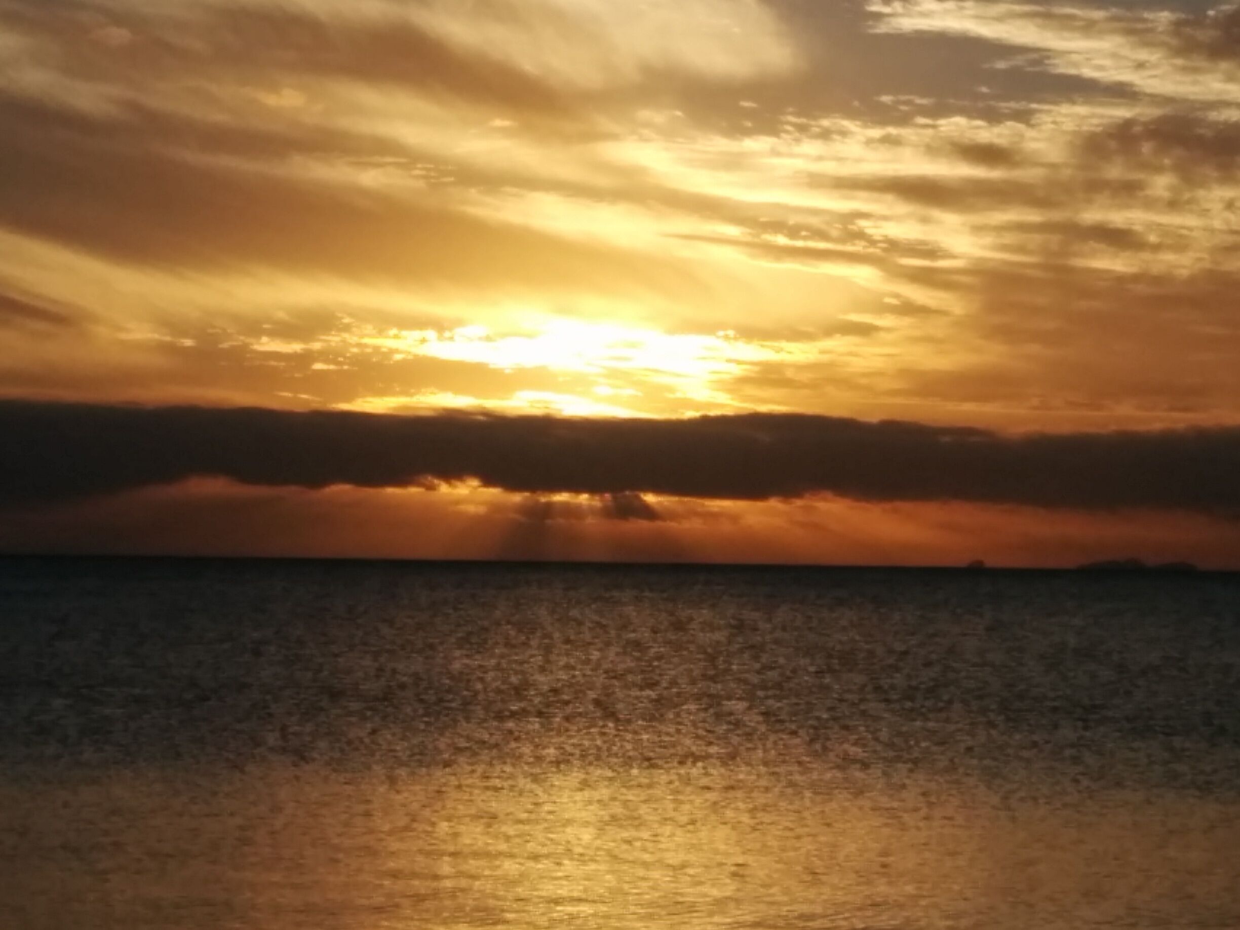 Wailoloa Beach in Fiji is perfect for capturing those picture perfect sunset rays. #GoldenHour #waterlust
