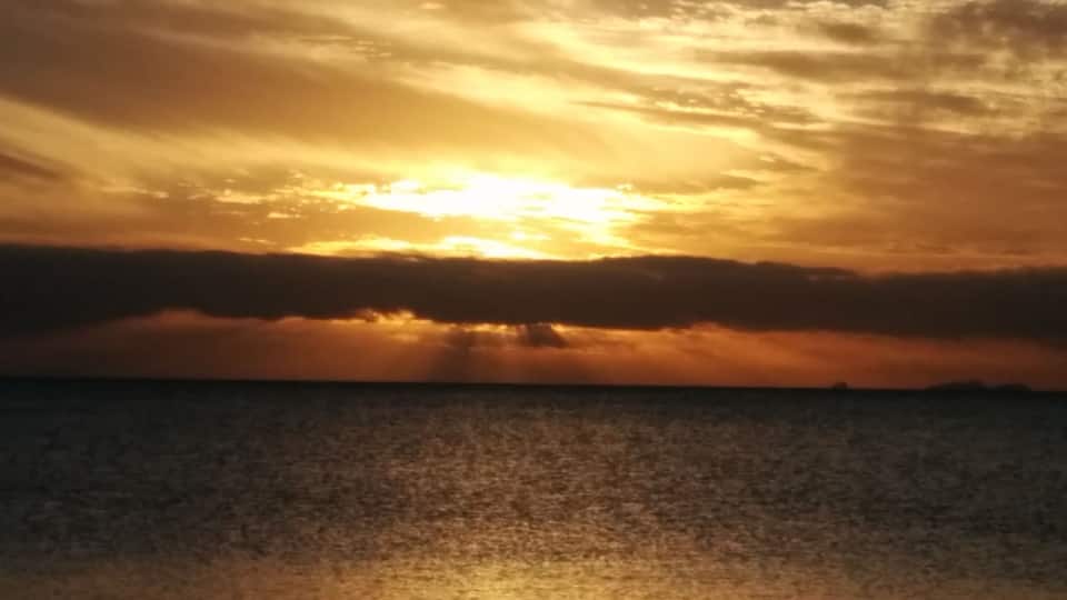 Wailoloa Beach in Fiji is perfect for capturing those picture perfect sunset rays. #GoldenHour #waterlust
