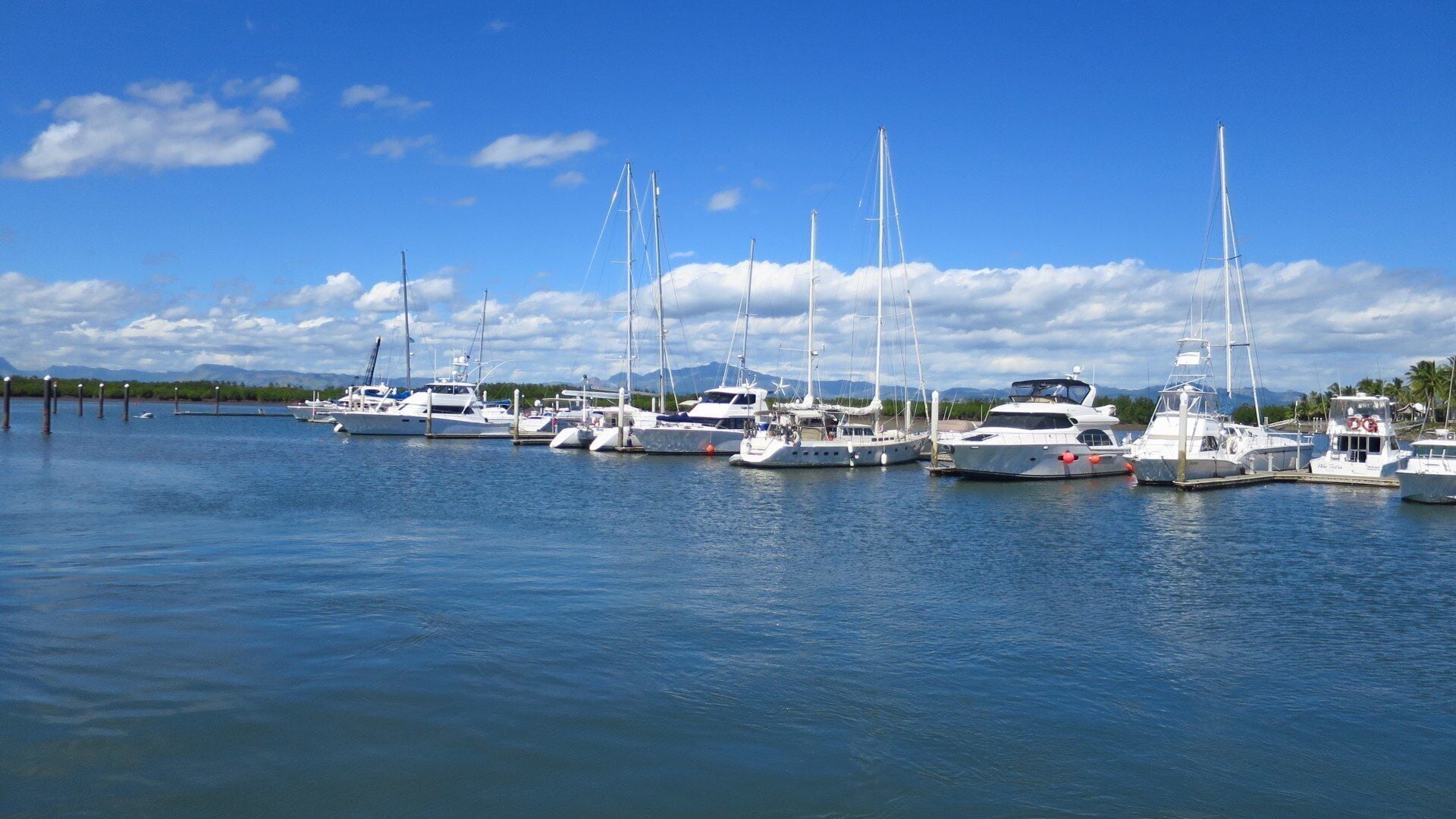 If you leave Plantation Island Resort you have to pass through Port Denarau - this is our arrival in this port


#Blue