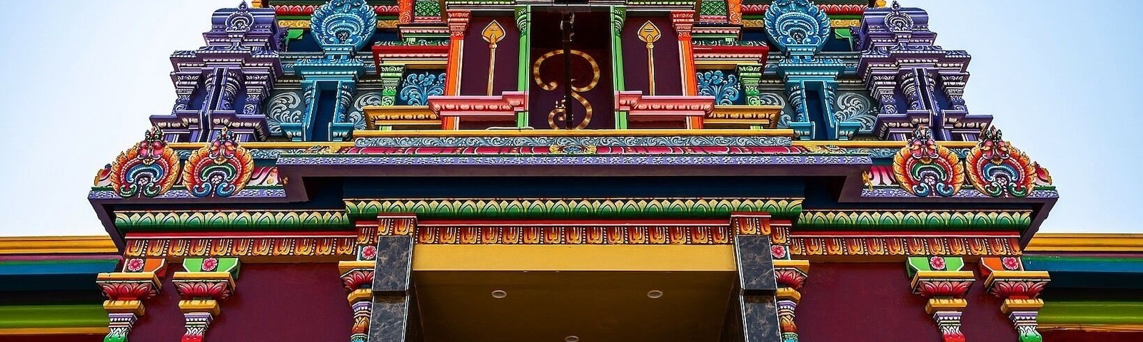 Spent a day travelling around Nadi taking in the local culture. First stop was the local Hindu temple.