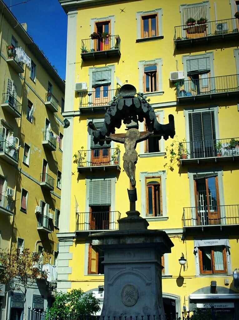 A stunning Christ at Borgo Orefici 