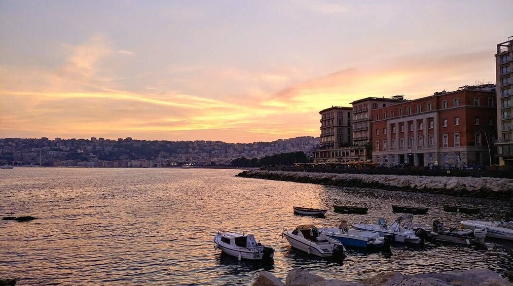 Amazing sunse view of the Gulf of Naples at Port Santa Lucia
#lifeatexpedia #wewhotravel #sunset #napoli #naples #italia #italy
