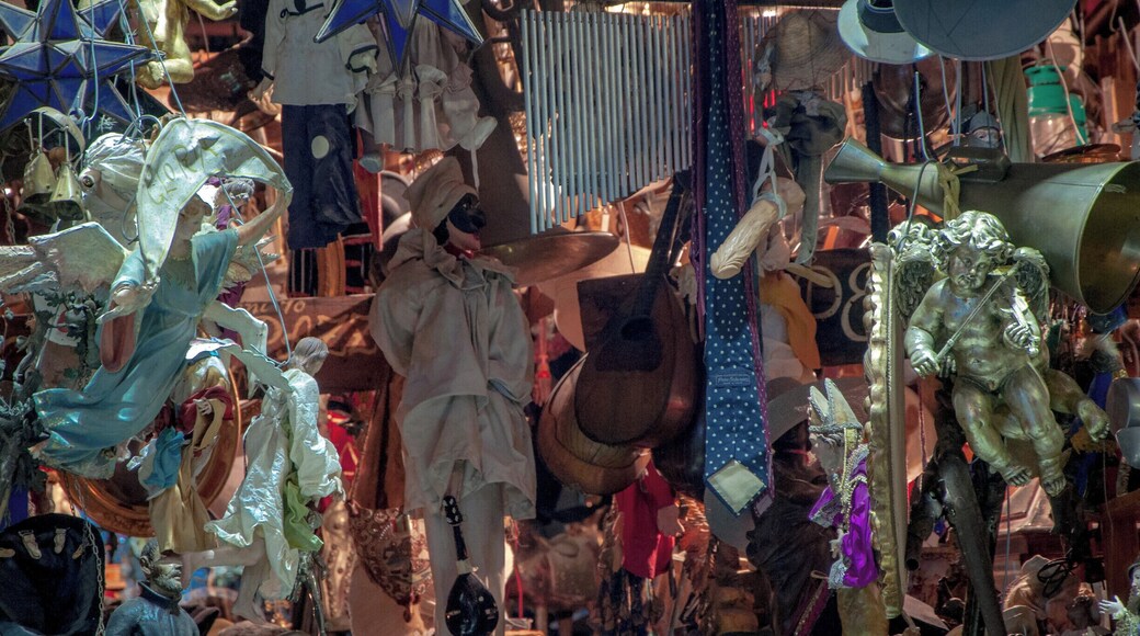 Antiques shop in Naples