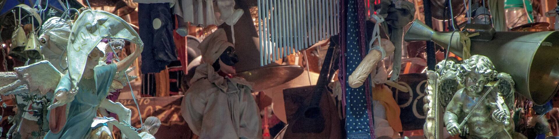 Antiques shop in Naples