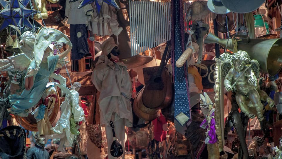 Antiques shop in Naples