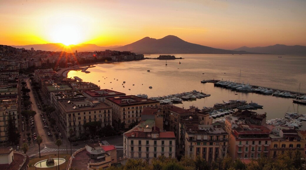 Sunrise in Naples from Rampe di Sant'Antonio. #weekendgetaway