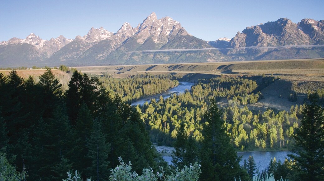 Jackson Hole mit einem Fluss oder Bach, Landschaften und Berge