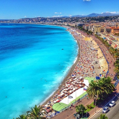 This picture was snapped from the top of Nice's castle hill overlooking the Prominade des Anglais.