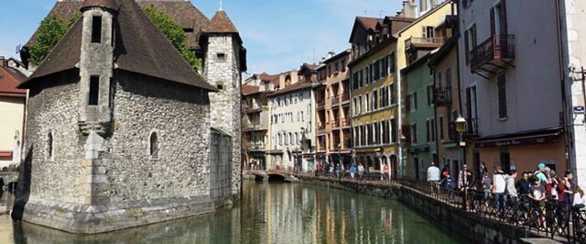 The amazing moments when you discover a new wonderful place topped by having some of your closest friends with you
#annecy #france #castle #friday #alusoare #bucketlist #beautifuldestinations #roughguides #natgeotravel #bbctravel #kings_villages