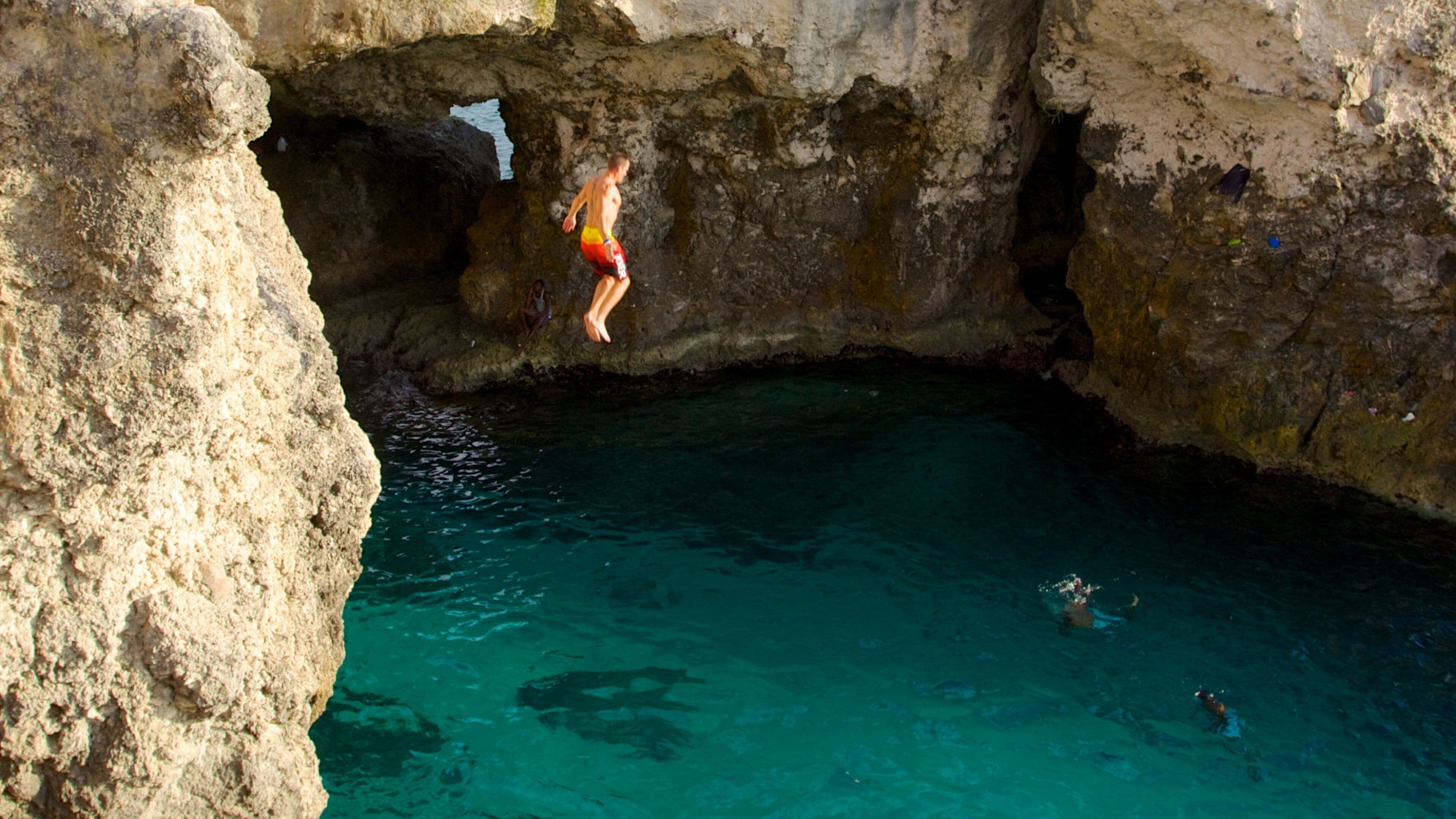 Negril featuring swimming, caves and rugged coastline