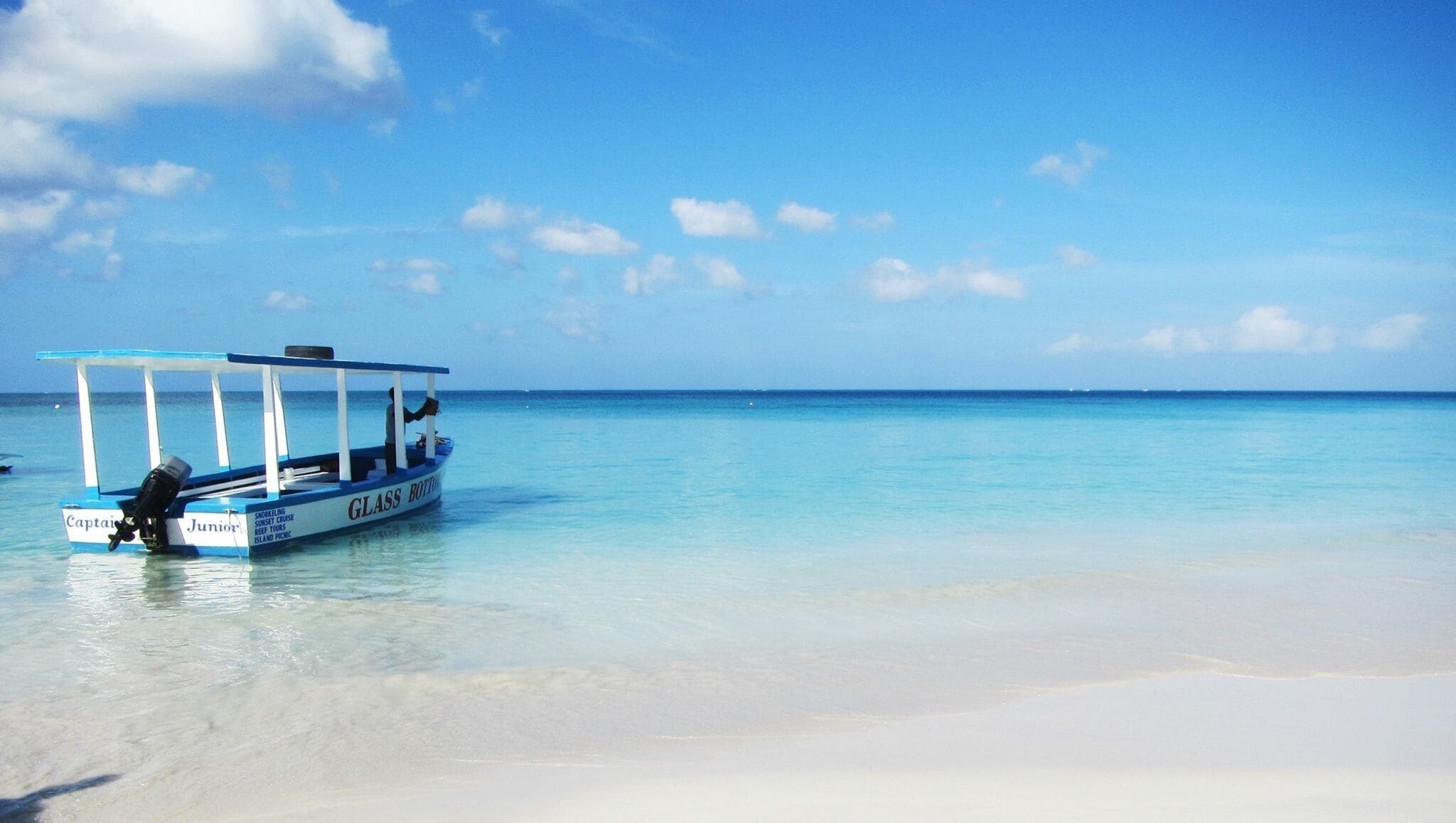 Snorkel by the bay, explore the shore on horseback, or check out the scene on Seven Mile Beach. You just can't go wrong in Negril. #LifeAtExpedia