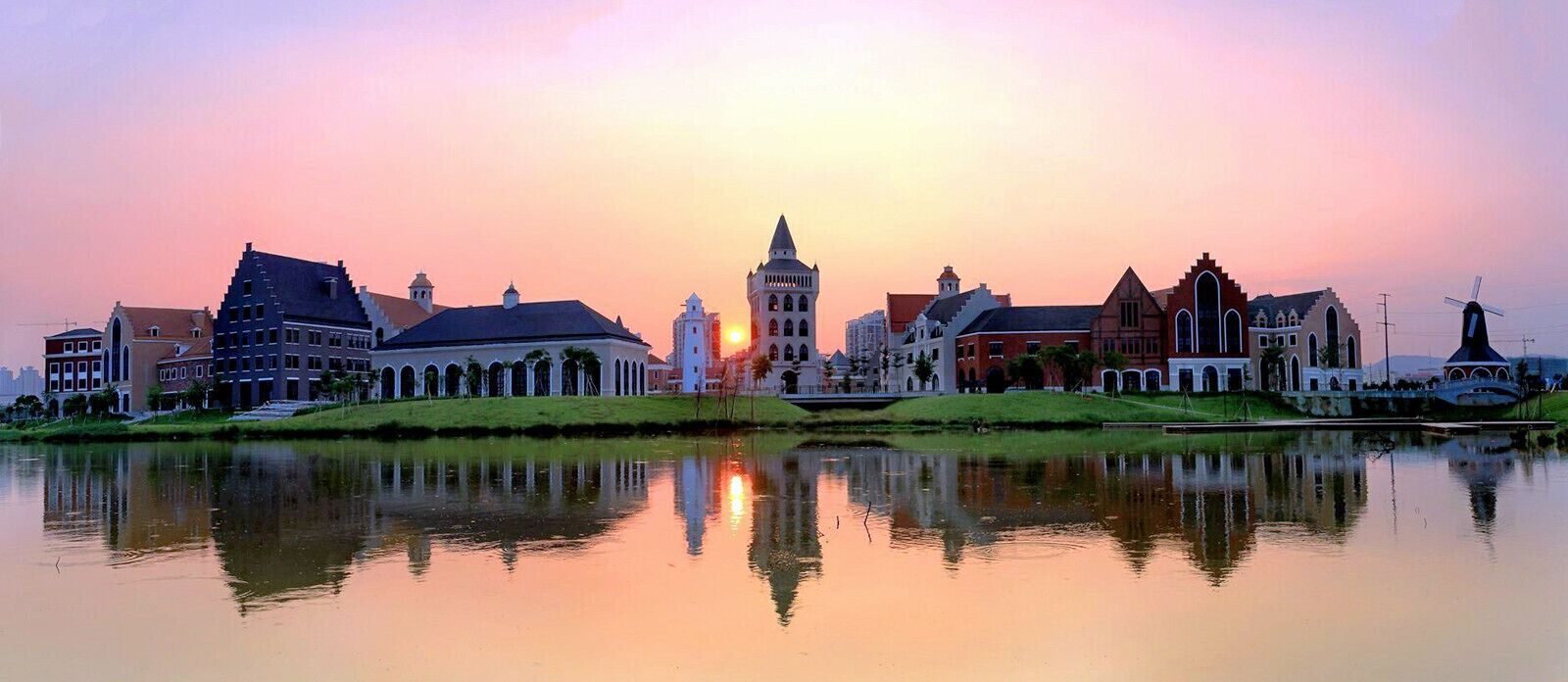 European Town in #Nanning,China.
#南宁欧洲风情小镇

https://twitter.com/Beautifulgx