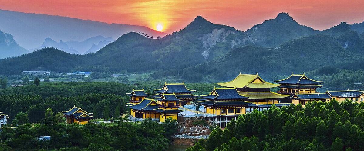 The Jinlian Lake Scenic Area of #Shanglin, with green mountains and picturesque scenery, the entire area is like a giant Buddha lotus throne, its beautiful landscape is unique in China and the world.
https://twitter.com/Beautifulgx