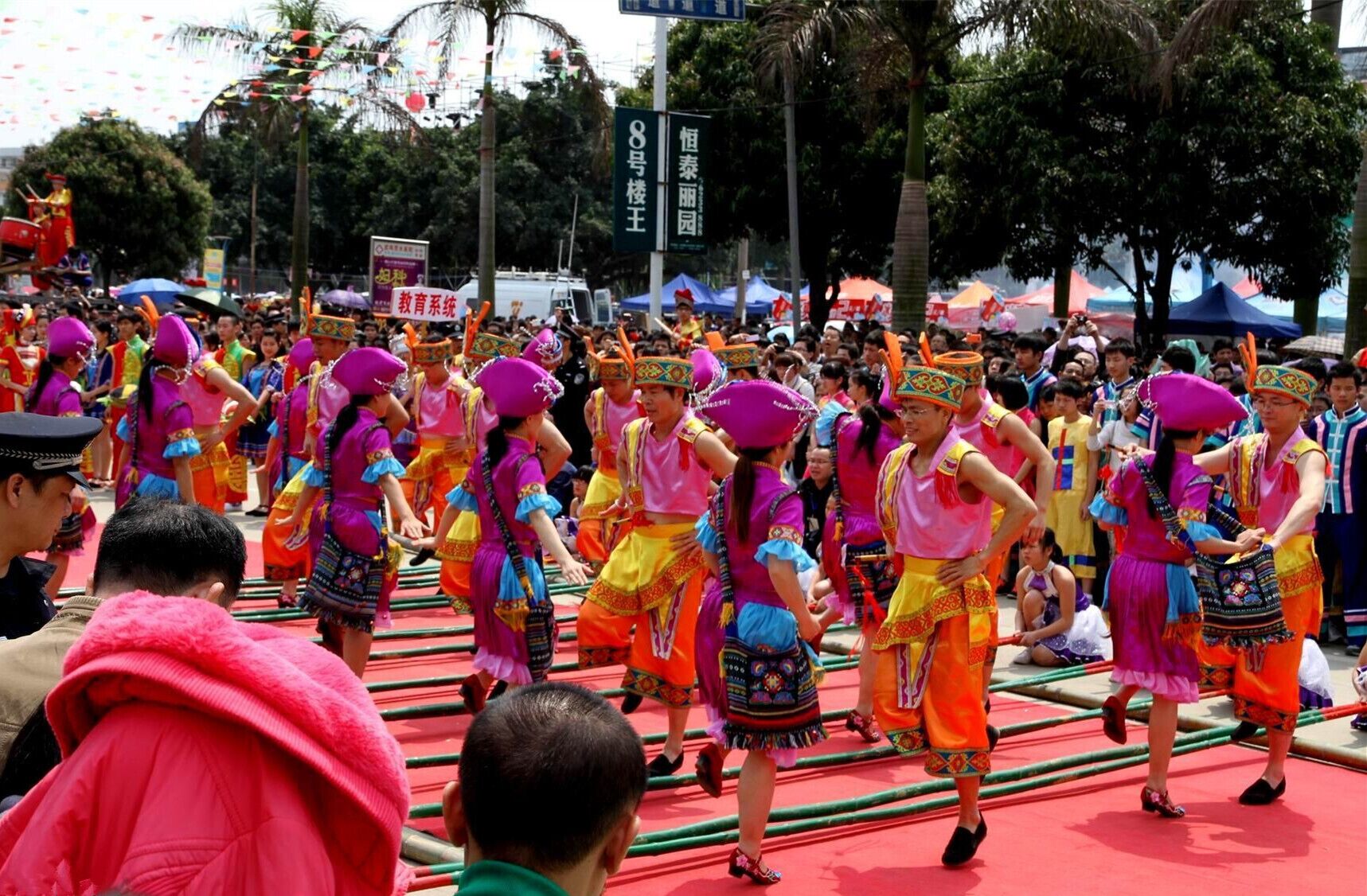 The annual“SanYueSan”Folk Song Festival for the #Zhuang People’s of #Wuming,China.

https://twitter.com/Beautifulgx