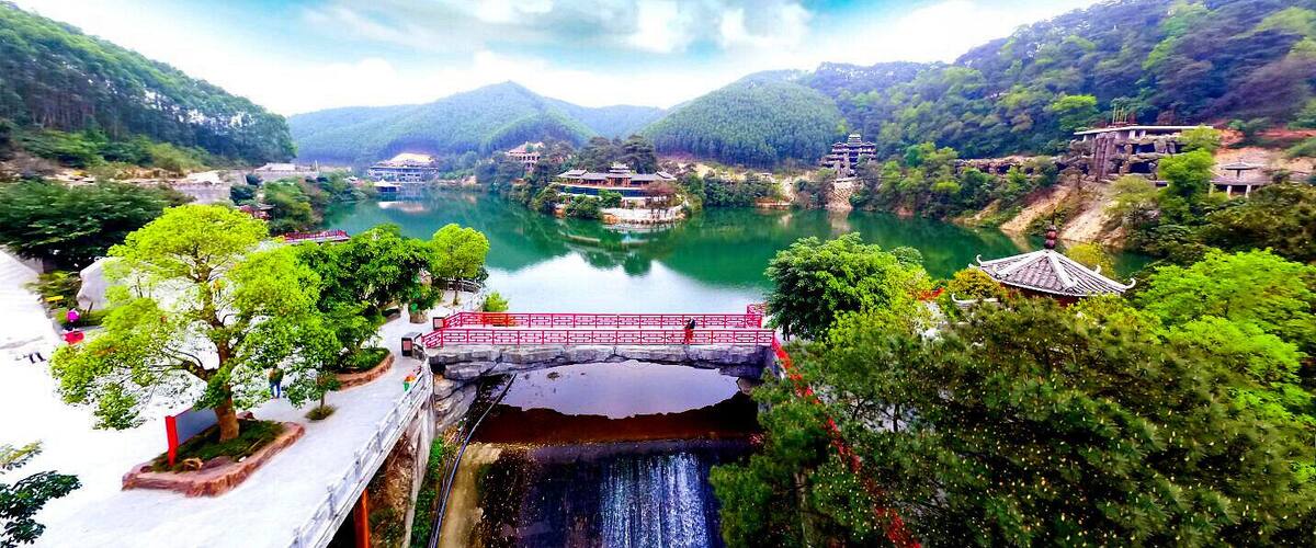 #Longmen Water Town Scenic Spot of #Nanning, with beautiful nature landscape,ecological recreation,hot spring, abundant leisure sports and professional outdoor activities,is an ideal tourist destination for people and families.
https://twitter.com/Beautifulgx