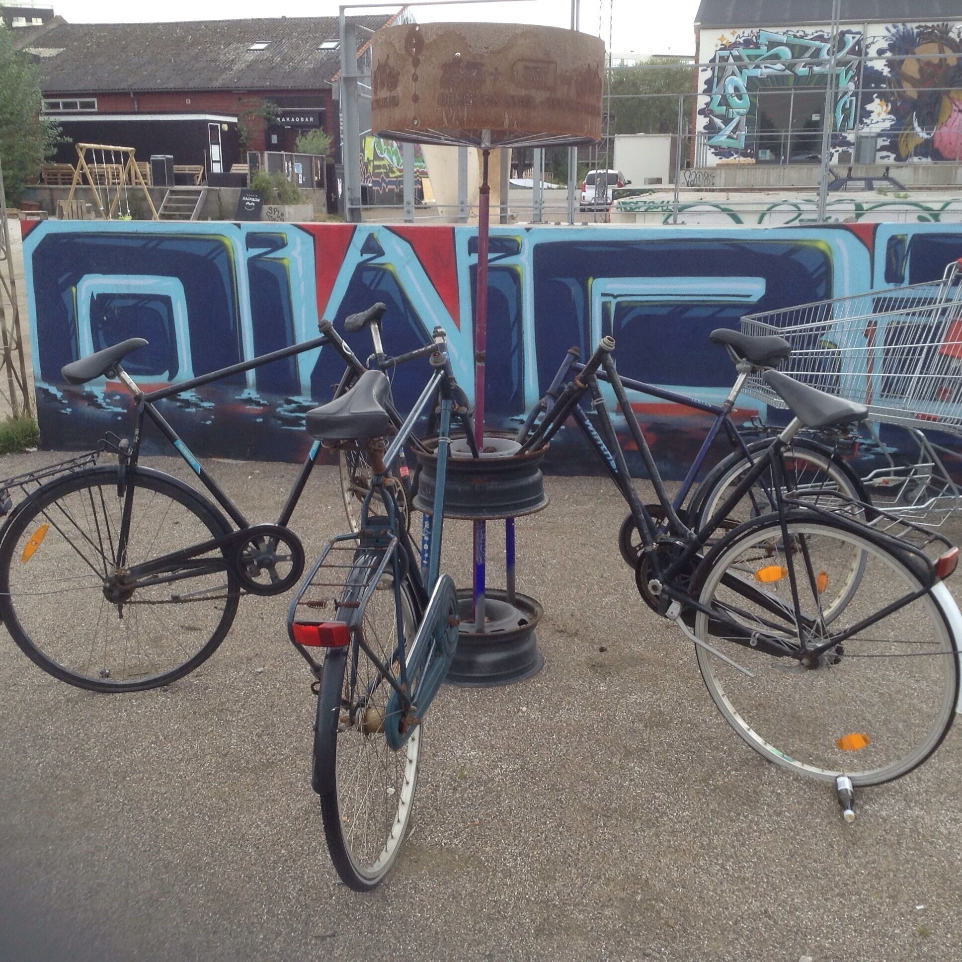 Weird things are produced on my favorite location in Aarhus, Godsbanen. In the background you can just see the groovy cocoa bar, Double Rainbow. Keep on keeping on y'all 