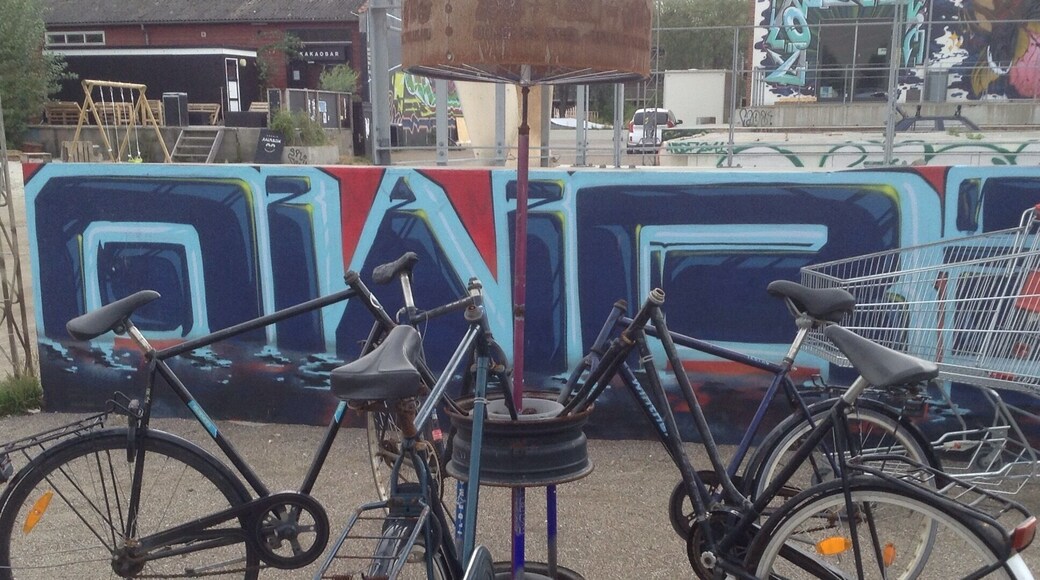Weird things are produced on my favorite location in Aarhus, Godsbanen. In the background you can just see the groovy cocoa bar, Double Rainbow. Keep on keeping on y'all
