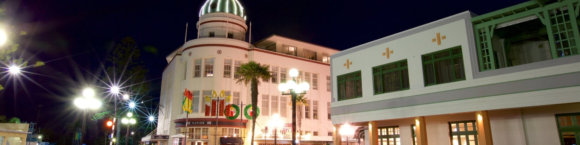 Napier que inclui cenas noturnas e uma praça ou plaza