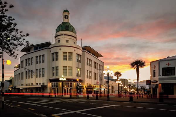This is Marine Parade in Napier.
Napier is regarded as one of the most complete examples of an Art Deco city in the world, having been rebuilt after a large 1931 earthquake.
The T&G Building shown here has been converted into high end apartments and entertainment spaces and is one of the landmarks of Art Deco Napier