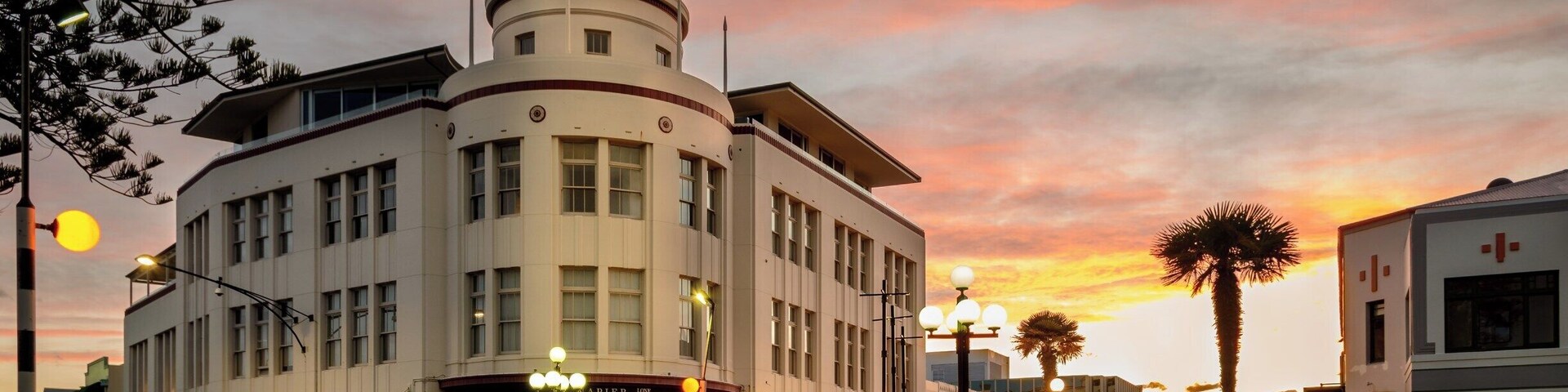This is Marine Parade in Napier.
Napier is regarded as one of the most complete examples of an Art Deco city in the world, having been rebuilt after a large 1931 earthquake.
The T&G Building shown here has been converted into high end apartments and entertainment spaces and is one of the landmarks of Art Deco Napier