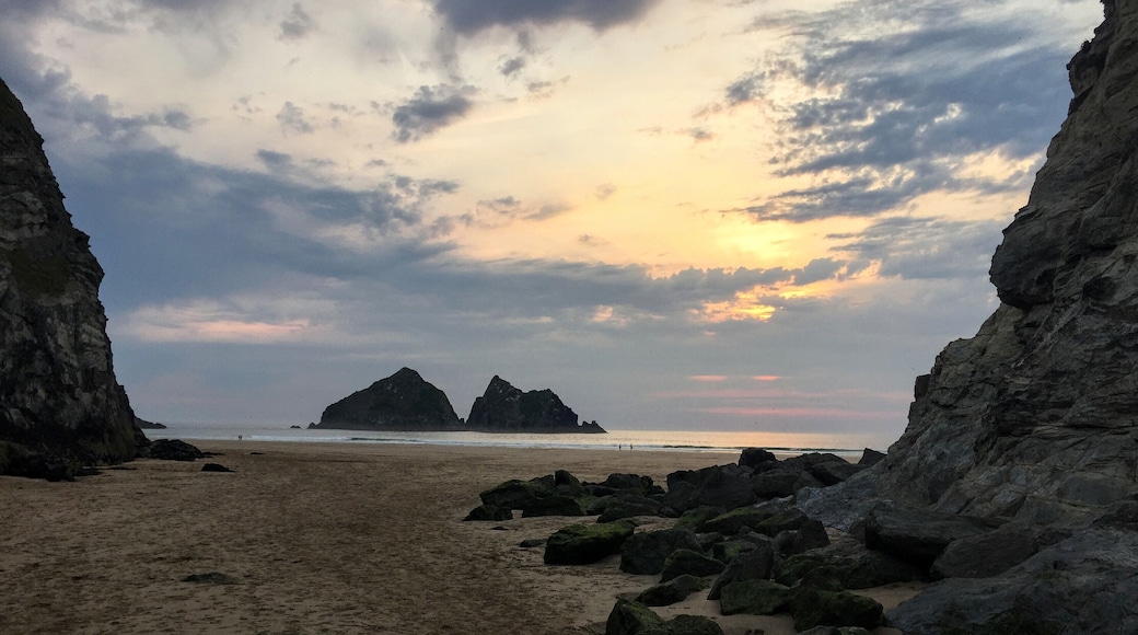 Evening walk on the beach in Holywell, with summer sunset breaking over the sea
#LifeAtExpedia