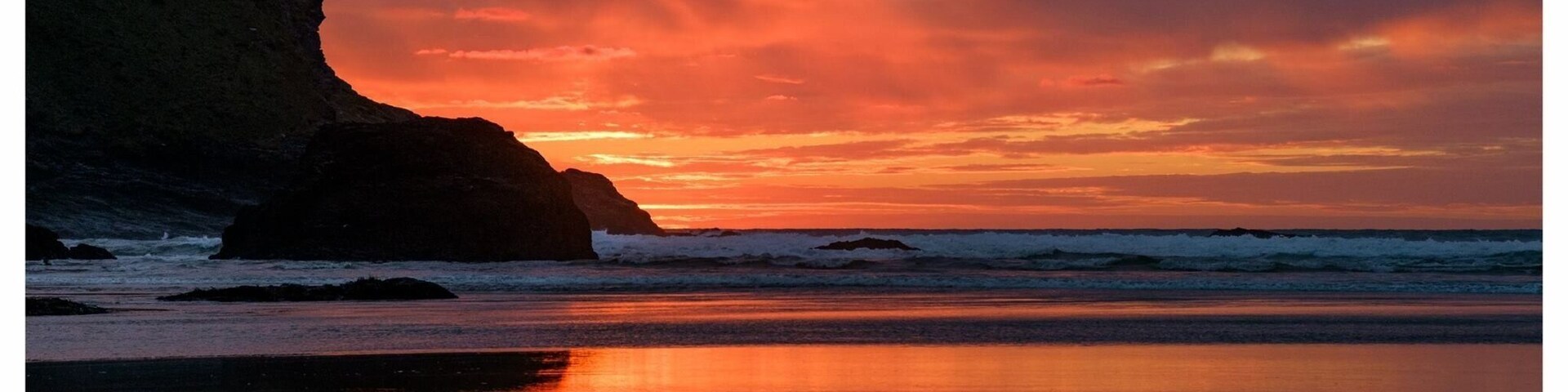 The Falcon Inn is a family run Inn, good food & great beer. Perfect starting point for a summers evening walk to Mawgan Porth Beach. Highly recommended.