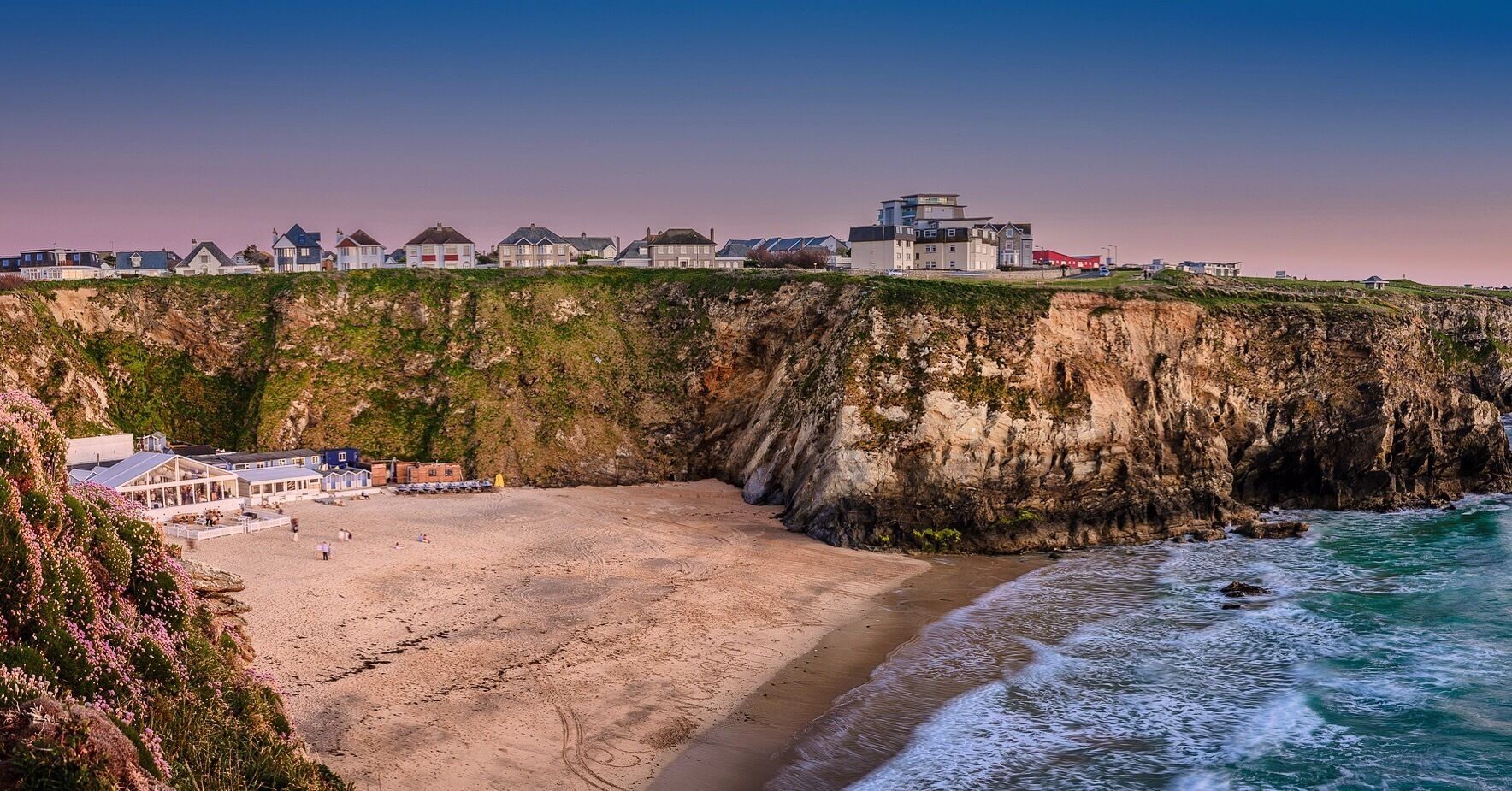 Superb spot for watching a Cornish sunset.  There is a little Thai street vendor opposite the access road to Lusty Glaze. Amazing food!