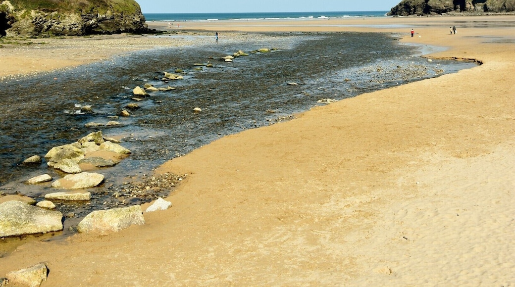 Situated mid way between Padstow and Newquay on the rugged north Cornish coast, Mawgan Porth offers you a beautiful west facing beach, stunning scenery, wondrous walks, superb surfing,