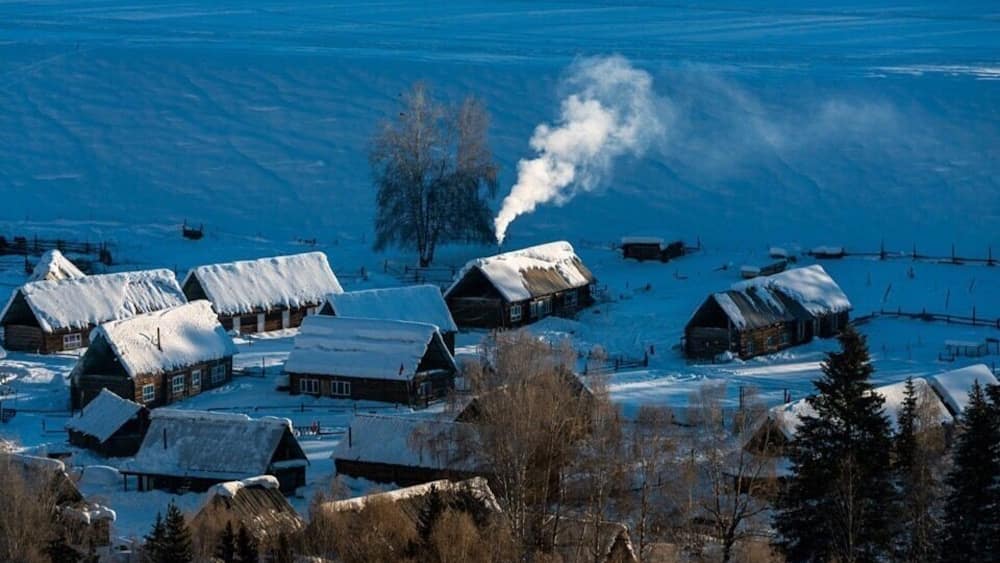 Paradise Of Photographer II Hemu Village 禾木村
有地皆美景,無處不風光
Hemu village is a paradise for photographers. Enjoy the sunrise at hemu. Wake up early in the morning around 8am and wait until 9.30am, you can see the change of the whole hemu village. the snow vaporize to fog by the heat of sunshine, covering the whole Hemu village. this is extremely amazing sceen that you only see at Hemu...