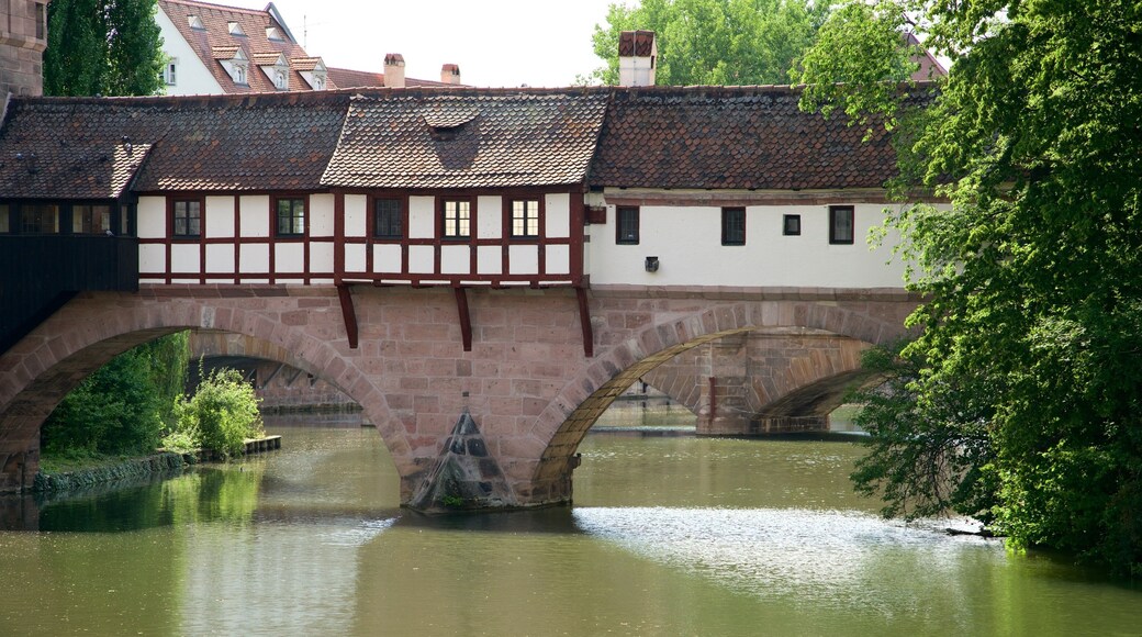 Nuremberg mettant en vedette riviĂšre ou ruisseau, patrimoine historique et pont