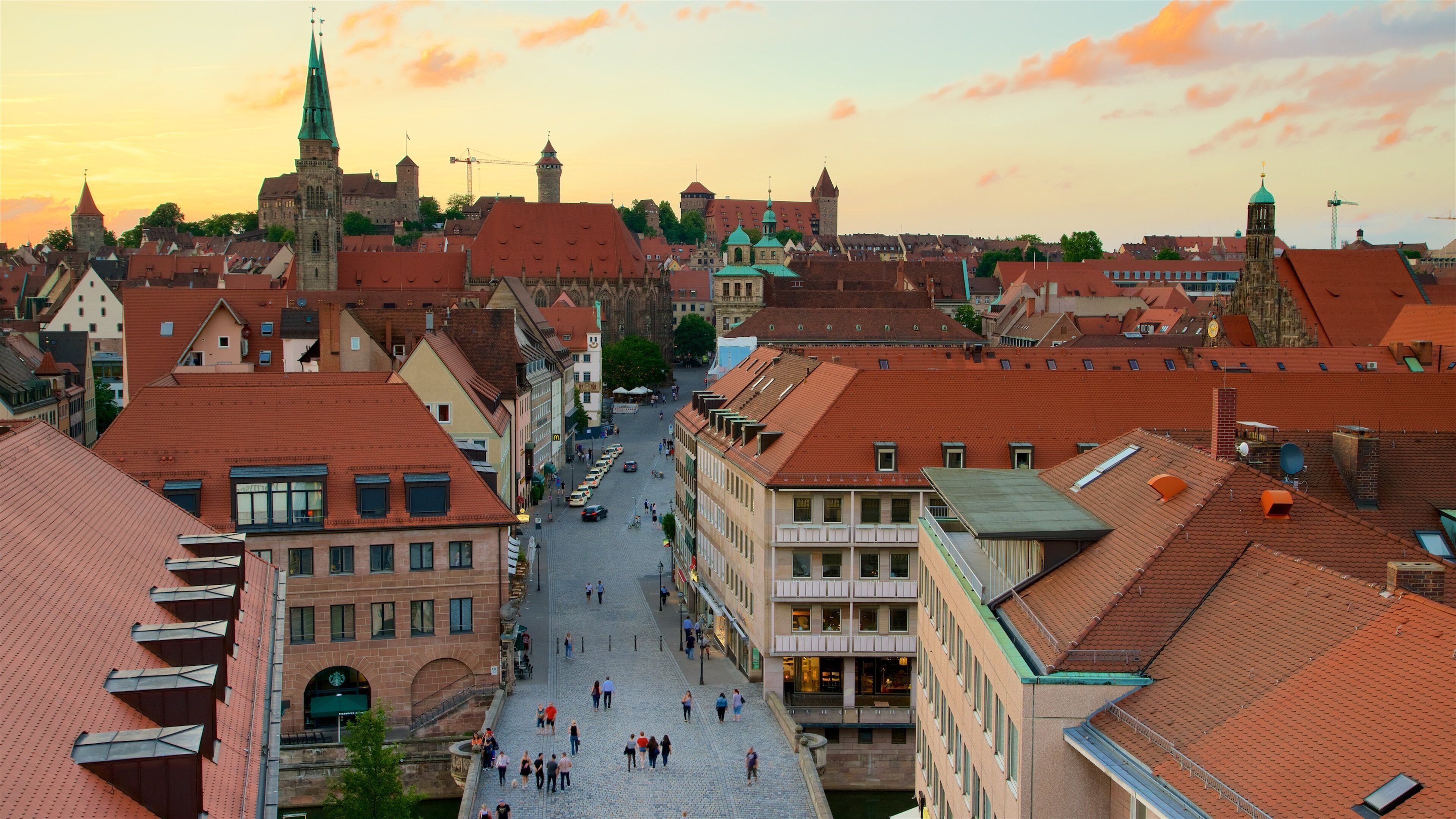 Nürnberg som inkluderer kulturarv, by og solnedgang