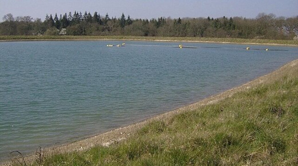 New reservoir This reservoir does not yet appear on any maps. It is to the south-west of the older one, adjacent to the two footpaths that join at right angles and north of Wood Farm.