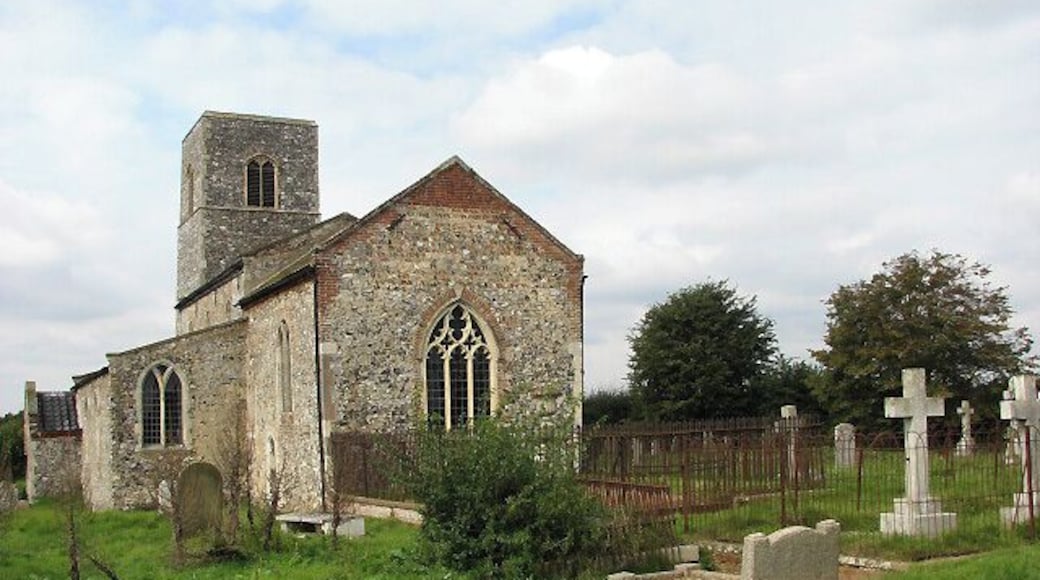 The church of All Saints. The church of All Saints > 712225 - 712245 - 712243 is located a short distance to the north of the former Rackheath airfield. It contains a number of wall monuments > 712233 - 712236, the majority of which are to members of two prominent local families: Pettus > 712241 and Stracey. The perhaps best known member of the Pettus family is John Pettus, who lived at Rackheath Hall from 1591-1772; he was knighted by Queen Elizabeth I and was Mayor of Norwich in 1608. All Saints is now redundant and in the care of the Norfolk Churches Trust.