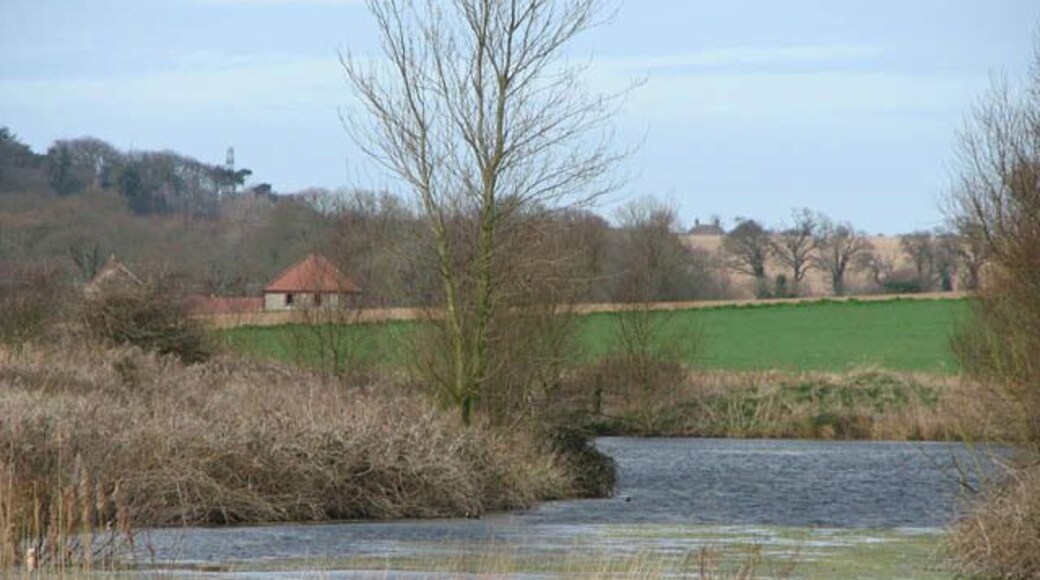 View across the reservoir This reservoir is fed by Mundesley Beck.