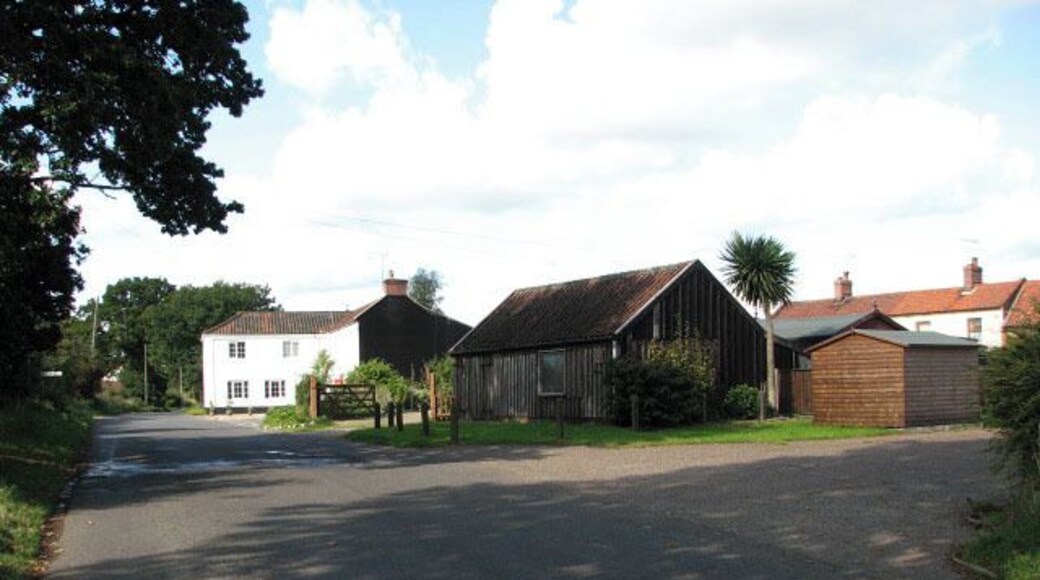 Aylsham Road through Swanton Abbott In William White's History, Gazetteer, and Directory of Norfolk (1845) Swanton Abbott is described as "a large scattered village, 2½ miles S.S.W. of North Walsham, and 12 miles N. by E. of Norwich, partly occupied by weavers, and has in its parish 501 souls, and 1103A.2R.8P., of which only 946 acres are assessable." St Michael's church > https://www.geograph.org.uk/photo/629777 is located at the end of Church Lane, about one kilometre north of the centre of the village, and a short distance east of the Community Primary School > https://www.geograph.org.uk/photo/629777 in Youngman's Lane, a cul-de-sac > https://www.geograph.org.uk/photo/629798. Aylsham Road > https://www.geograph.org.uk/photo/451809 connects with the B1150 (Norwich Road) in the east and with the A140 (also called Norwich Road) in the west; it skirts the village on its southwestern edge. The main road though the village is The Street, turning off Aylsham Road and running in northerly direction. The Street meets Church Lane > https://www.geograph.org.uk/photo/629785 further to the north and connects with Long Common Lane further east. The Jolly Farmers > https://www.geograph.org.uk/photo/451802 is the only pub, the village Post Office has recently been closed; the houses and cottages range from 17th century to modern.
